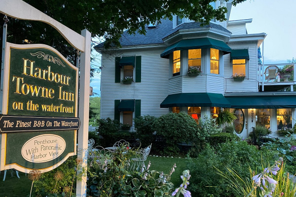 Vacation Guide to Boothbay Harbor  Accommodations in Boothbay Harbor, Maine